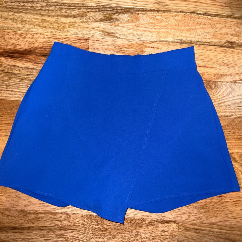 EUC blue envelop shorts